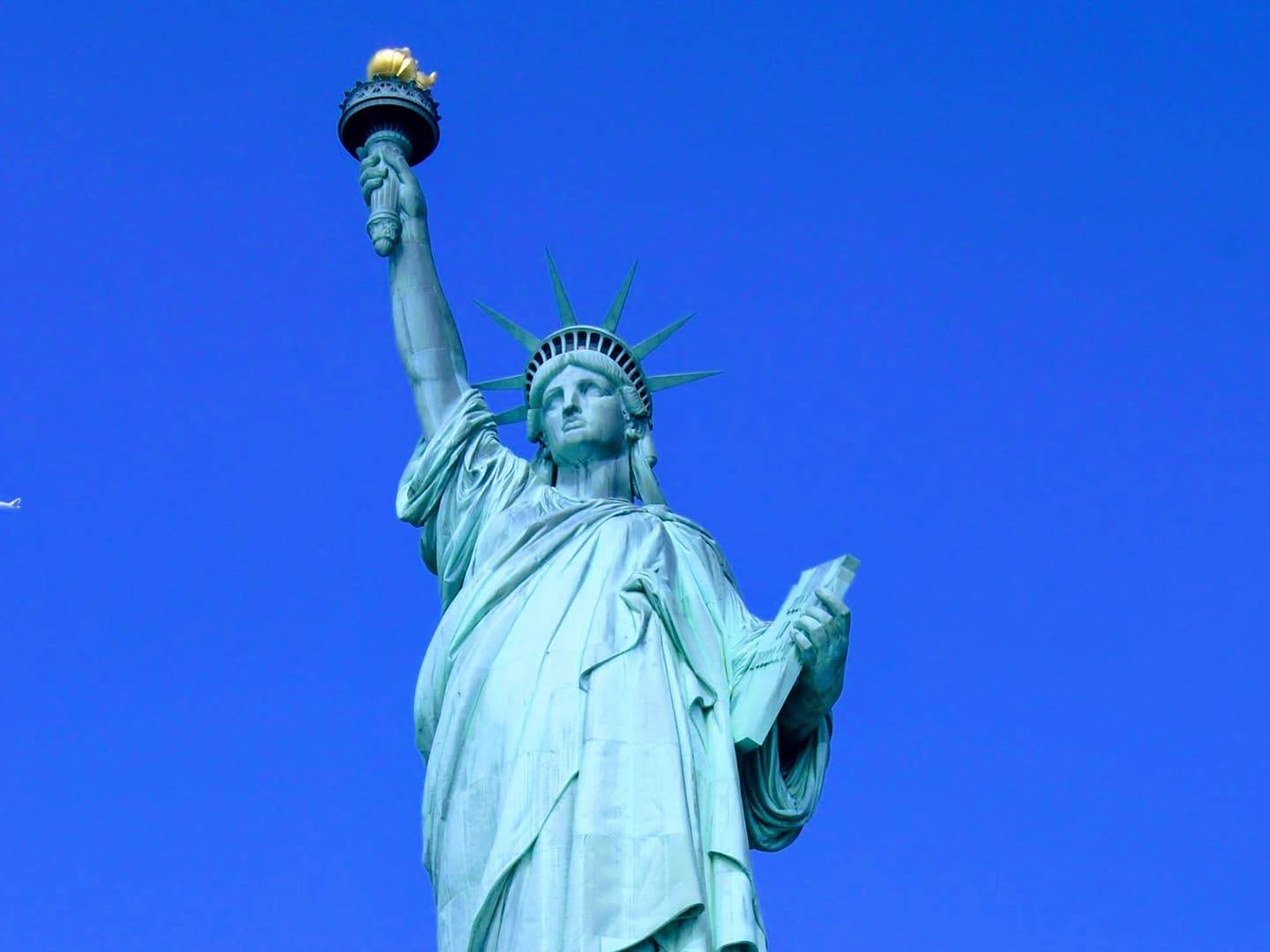 a statue of liberty in new york